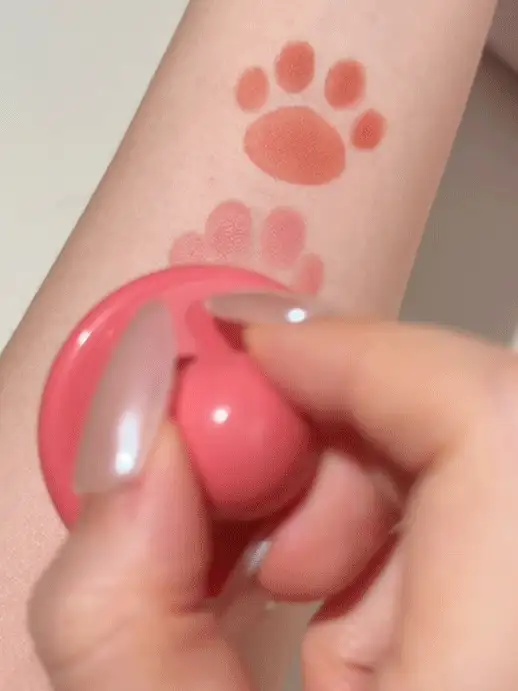 رژگونه استمپی پنجهای شیگلم Cutie Paw رنگ Love Cake نمای رنگ رژگونه مات شیگلم Love Cake 001